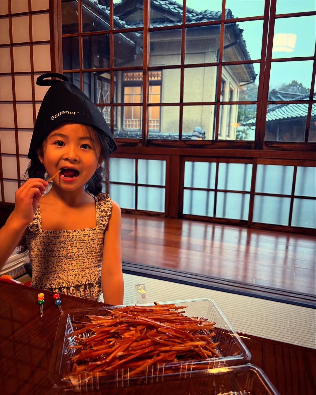 最萌代言人!1歲萌娃「頭髮多到炸出來」爆紅 被潘婷簽下當「史上最年輕美髮大使」紅到全世界