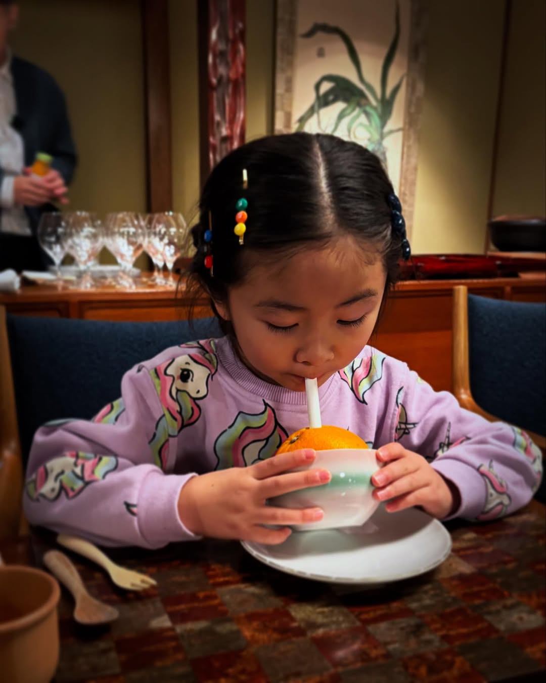 最萌代言人!1歲萌娃「頭髮多到炸出來」爆紅 被潘婷簽下當「史上最年輕美髮大使」紅到全世界