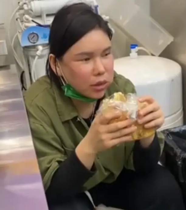 10年狂砸300萬整形！她從美女變「塑膠臉」 慘遭路人質疑性別心碎