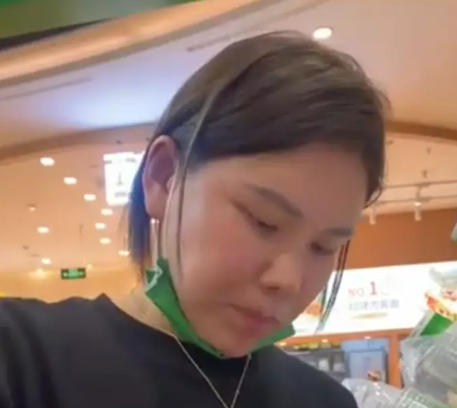 10年狂砸300萬整形！她從美女變「塑膠臉」 慘遭路人質疑性別心碎