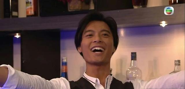 趁妻懷孕8個月！39歲知名男星「被爆外遇女星」慘遭公司封殺　消失多年「被拍轉行當保全」現況不勝唏噓...