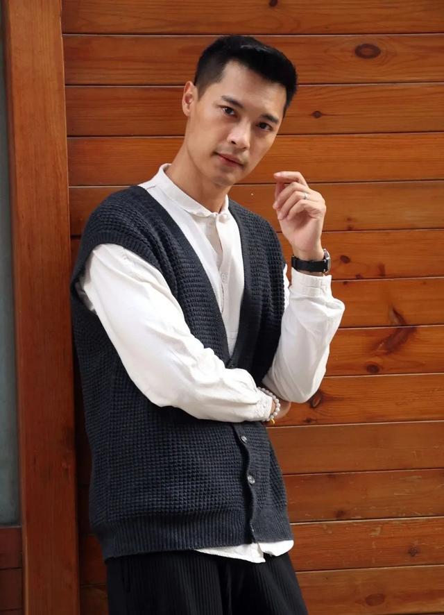 趁妻懷孕8個月！39歲知名男星「被爆外遇女星」慘遭公司封殺　消失多年「被拍轉行當保全」現況不勝唏噓...