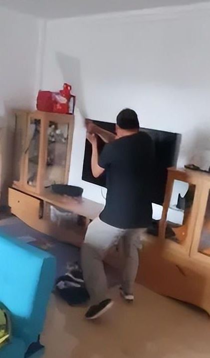 千萬富豪的悲劇晚年：從周遊列國到精神病院自縊之謎