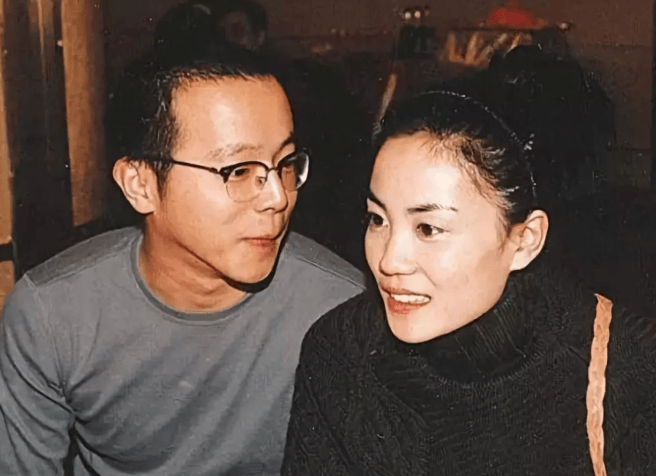 消失歌壇多年！55歲大咖歌王「被偶遇禿頭發福」神情落寞　紅遍兩岸三地「卻因2段婚姻殞落」近況曝光