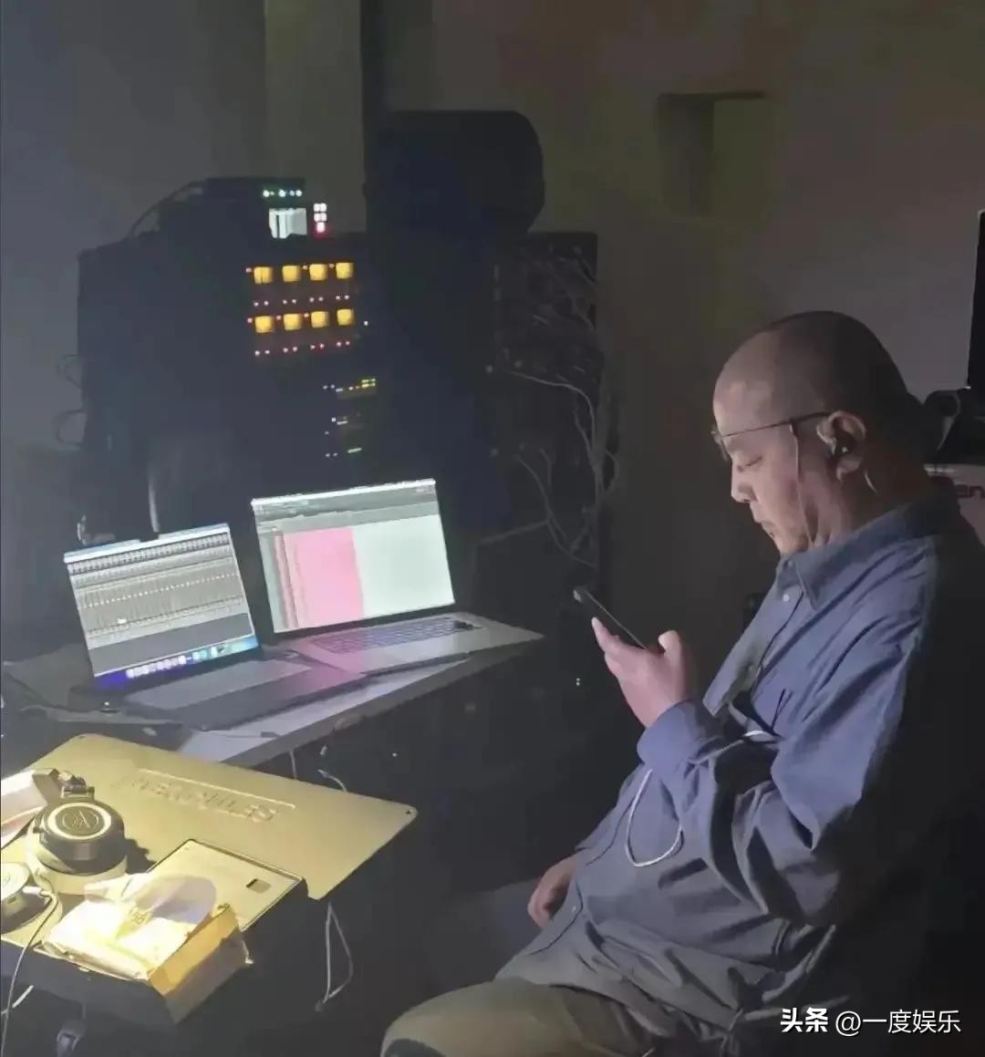 消失歌壇多年！55歲大咖歌王「被偶遇禿頭發福」神情落寞　紅遍兩岸三地「卻因2段婚姻殞落」近況曝光