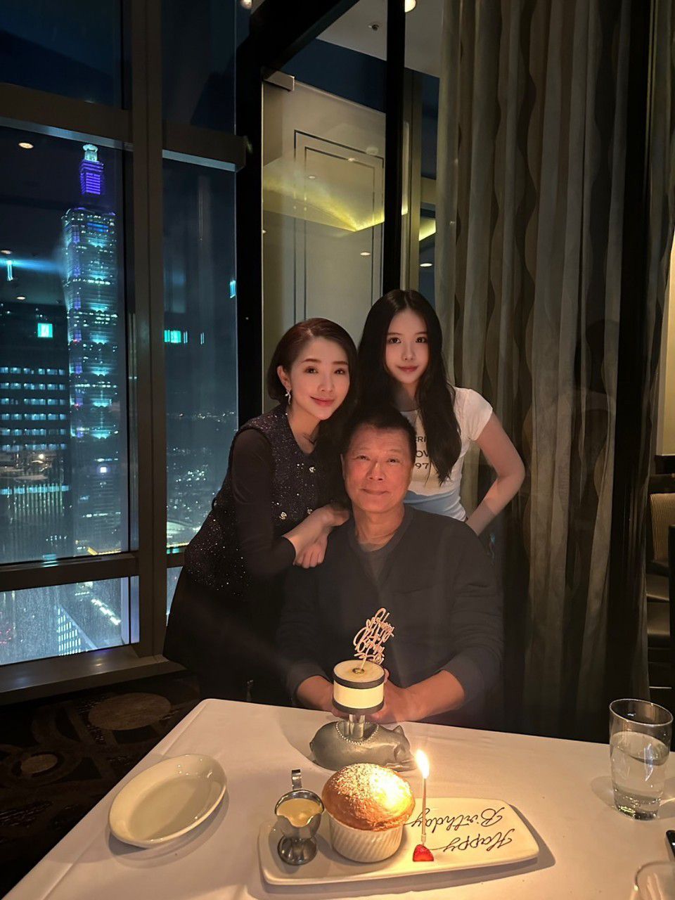 蔡詩萍深情告別98歲高齡父 最後時刻家人陪伴下的溫馨告別
