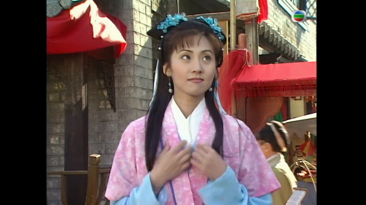 淡出影壇25年！51歲資深玉女「穿僧袍打坐修行」莊嚴姿態曝光　當年轉戰商場「躍升女強人」如今回歸平靜