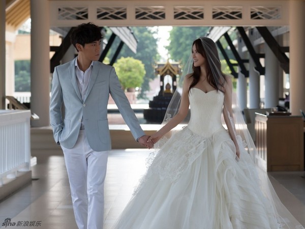 伊能靜與秦昊的愛情故事：從婚變傳聞到甜蜜慶生，真愛無需向外界解釋