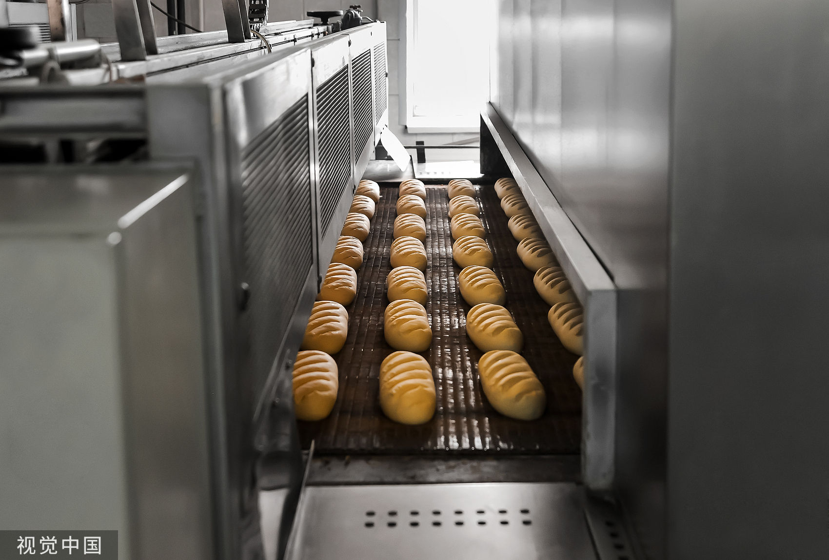 知名食品集團又出人命！女員工驚傳「在工廠慘死」　知情者怒轟「已經不是第一次」：賣血麵包