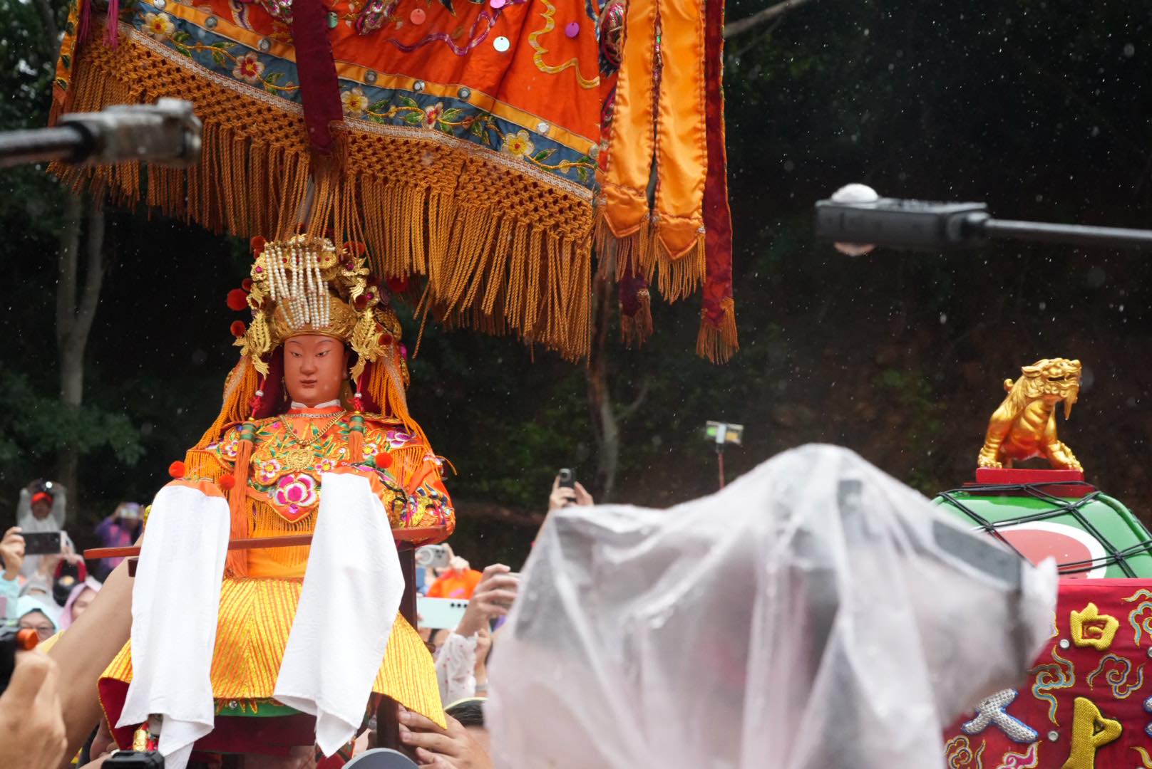 白沙屯媽祖開爐盛典！新爐主陳廣雄夢中獲媽祖青睞，虔誠信眾見證神聖時刻