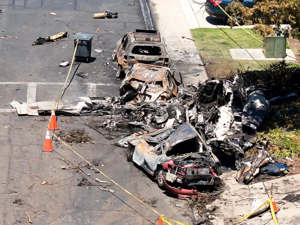 飛機墜毀住宅區「機上人員全數罹難」！死者名單驚見「42歲音樂界大咖」 