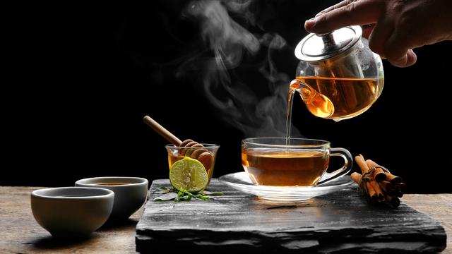 比菸酒傷肝10倍！醫生警告：立即停止飲用「這類茶葉」 以為養生實則慢性中毒