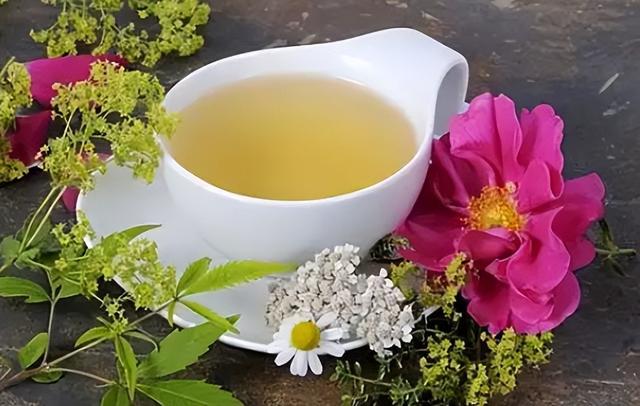 比菸酒傷肝10倍！醫生警告：立即停止飲用「這類茶葉」 以為養生實則慢性中毒