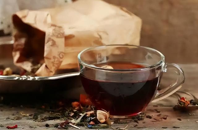比菸酒傷肝10倍！醫生叮囑：請馬上停止飲用「這類茶葉」　以為養生其實正在害你慢性中毒