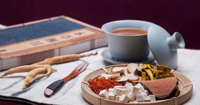 比菸酒傷肝10倍！醫生叮囑：請馬上停止飲用「這類茶葉」　以為養生其實正在害你慢性中毒