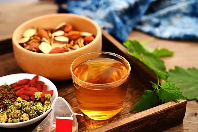 比菸酒傷肝10倍！醫生叮囑：請馬上停止飲用「這類茶葉」　以為養生其實正在害你慢性中毒