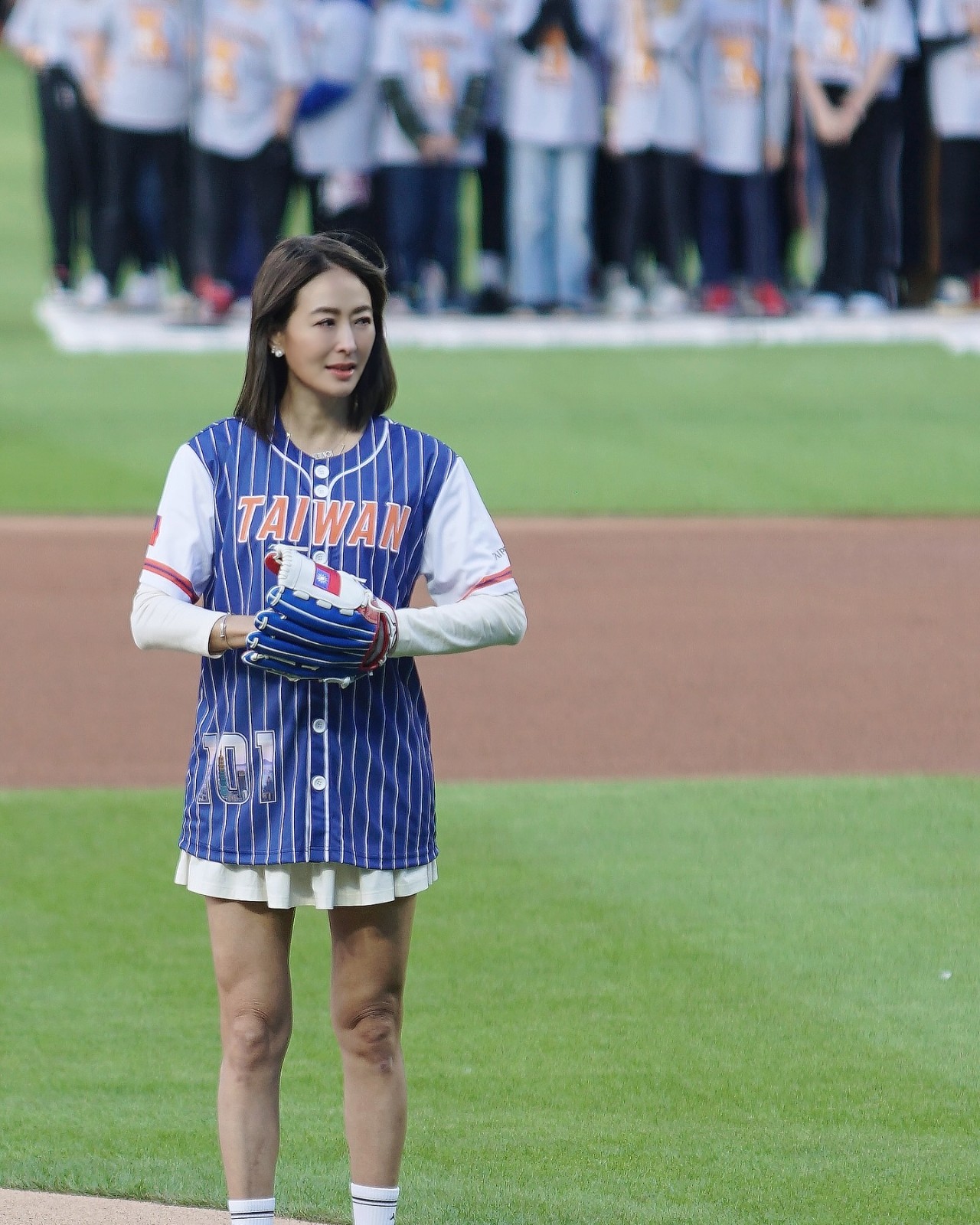 台灣之光！賈永婕MLB開球秀台灣特色 球衣藏亮點引熱議