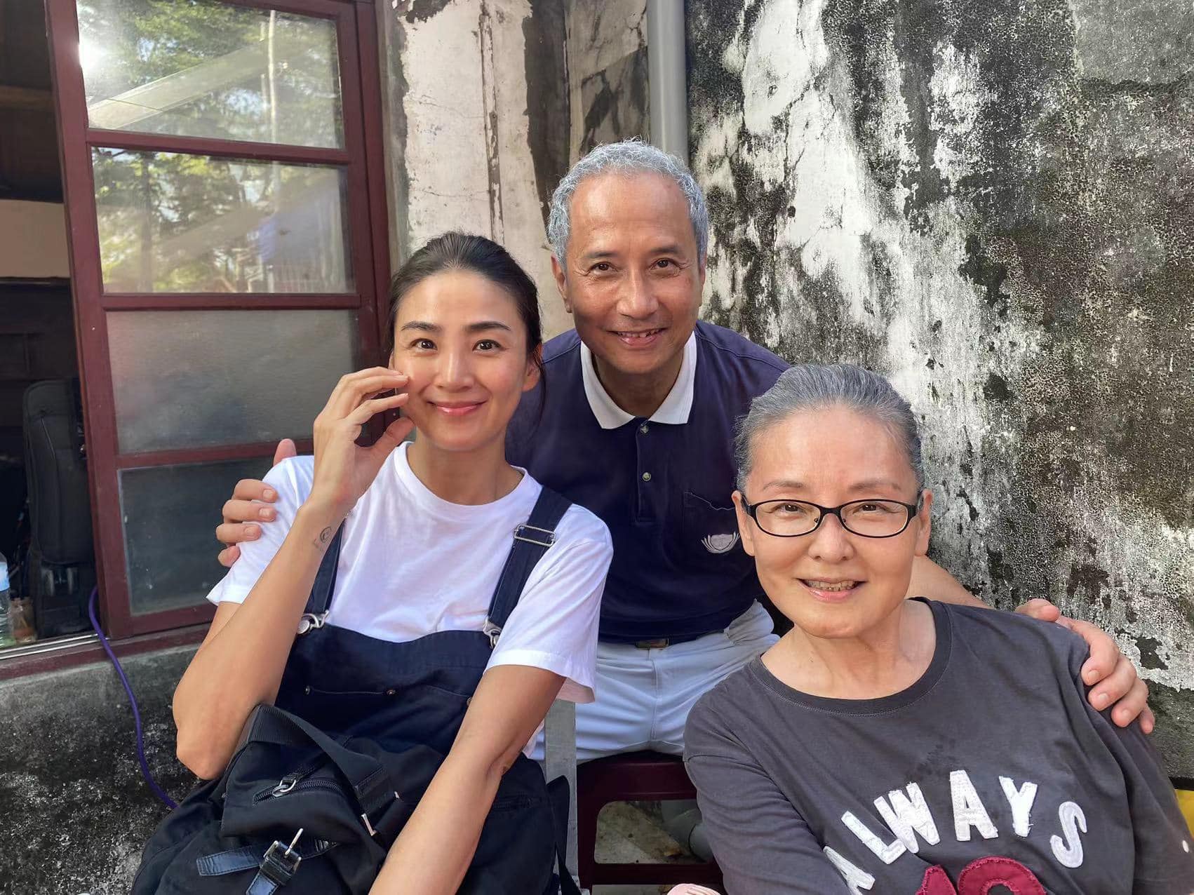 以為只是小感冒！本土女星悲痛證實「他併發肺炎過世」　一度淚灑現場「後悔同意插管」