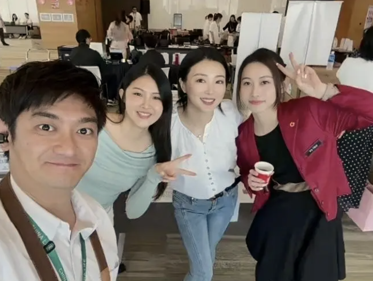 消失演藝圈10年！38歲火辣女星「擺攤賣健康食品」近況曝光　曾因2醜聞「導致身敗名裂」黯然退圈...