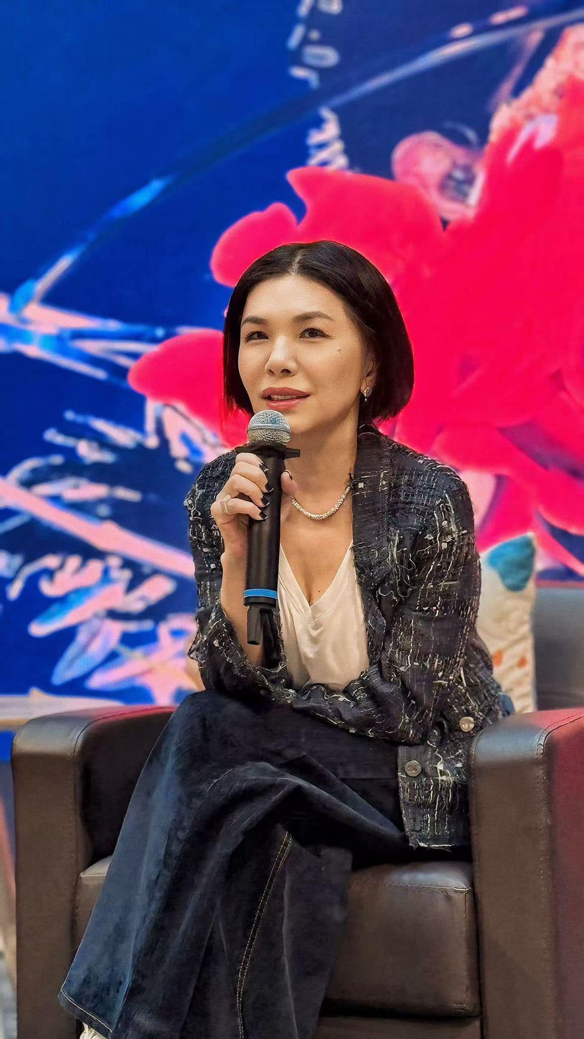 58歲天后張清芳罕曬母子溫馨合照 兩帥兒遺傳優良基因引熱議
