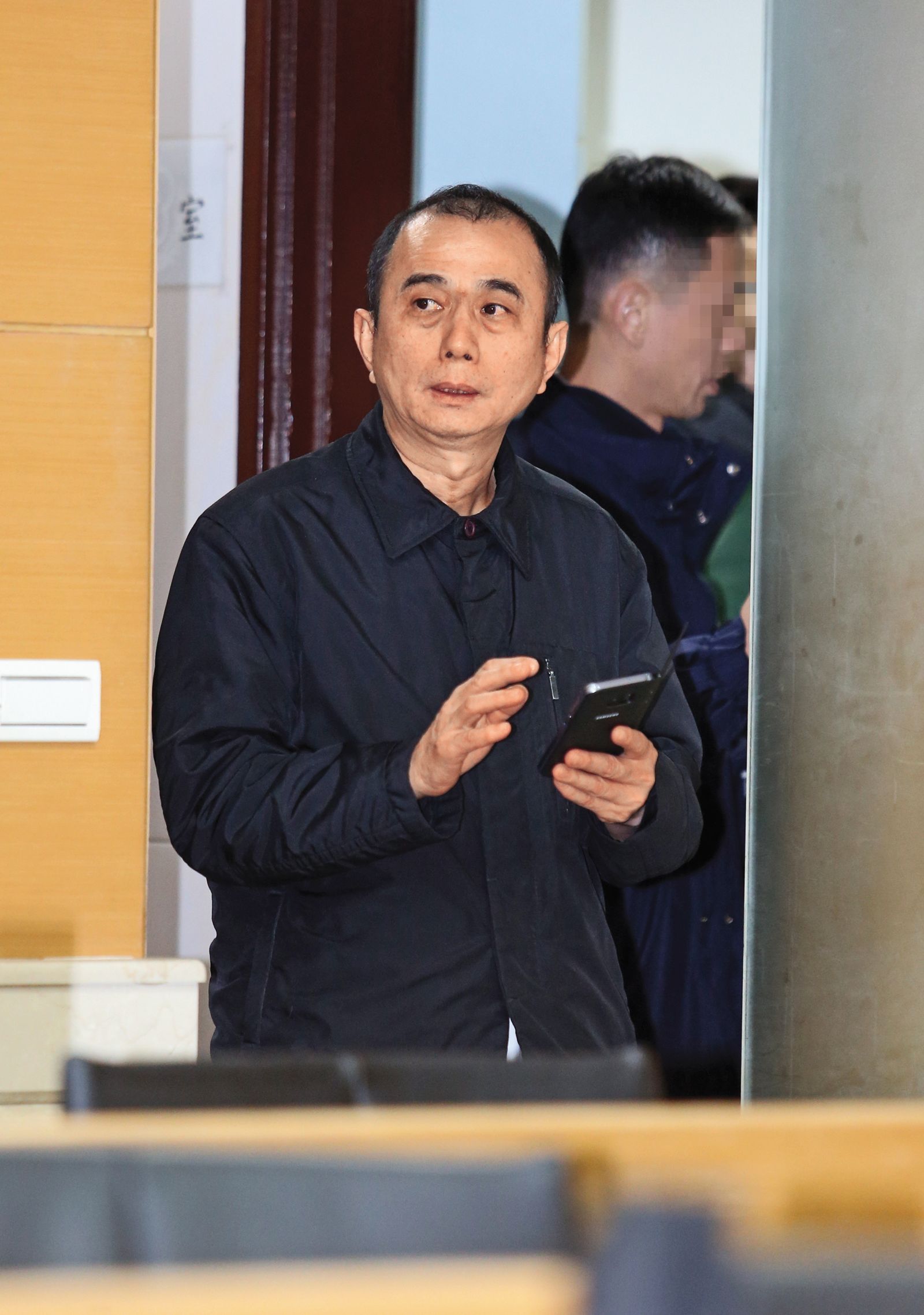 債留台灣卻赴陸吸金！劉耕宏被爆「向股市大亨借700萬」拖9年不還　周杰倫超衰「也被拖下水」