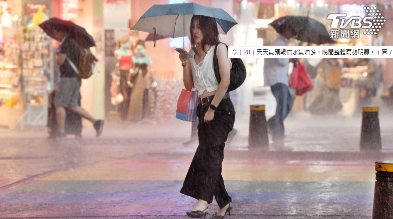 梅雨鋒面強襲台灣！「這天」雨勢最猛 紫爆區域警示