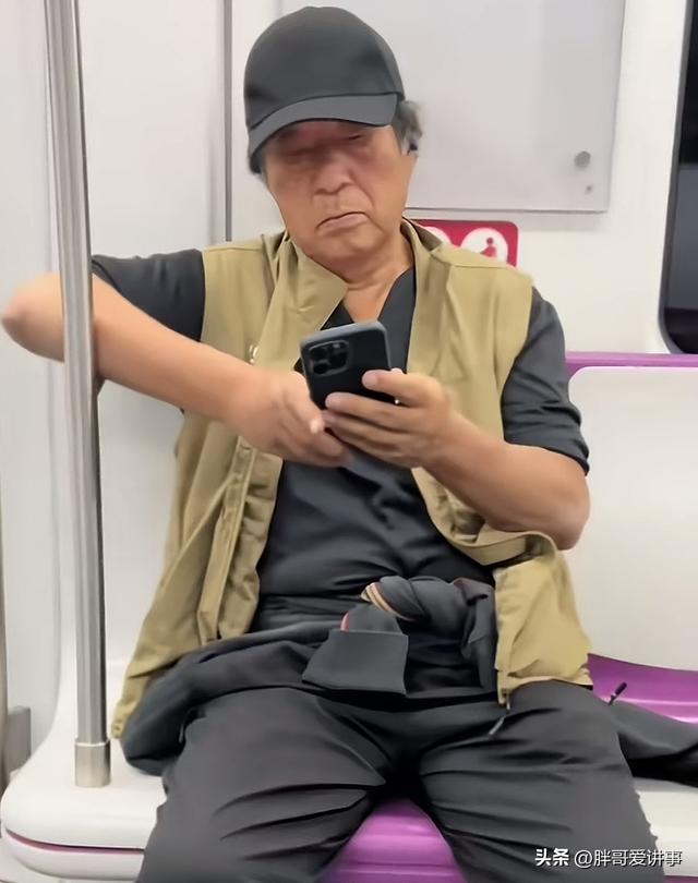 昔日相聲巨星牛群 75歲近況曝光 眼神空洞、老態龍鍾 淪落租房引唏噓