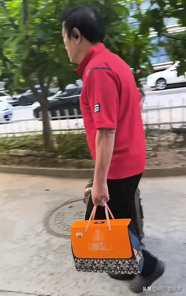 昔爆紅家喻戶曉！76歲大咖「眼神空洞、老態龍鍾」　「淪落到租房」被巧遇近況曝