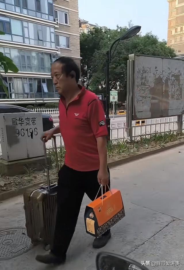 昔爆紅家喻戶曉！76歲大咖「眼神空洞、老態龍鍾」　「淪落到租房」被巧遇近況曝