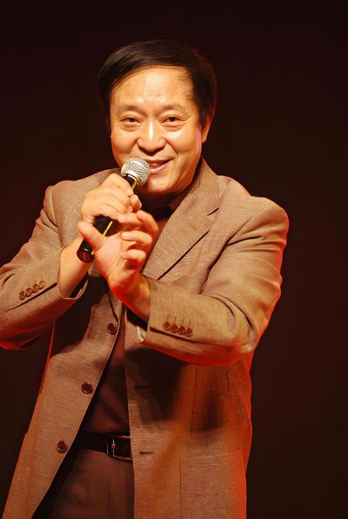 昔日相聲巨星牛群 75歲近況曝光 眼神空洞、老態龍鍾 淪落租房引唏噓