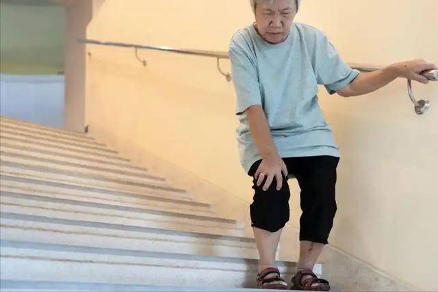 常被當成勞累、氣血不順!身體「這3處發麻」別不當回事 是腦梗「發出的最後警告」