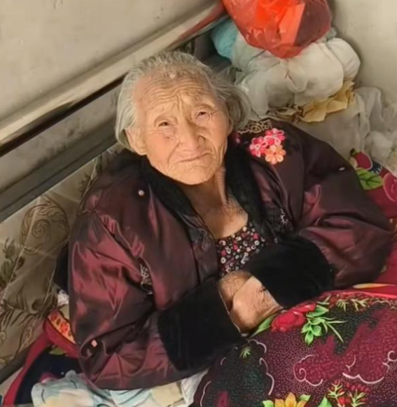 被罵不孝孫！23歲孫子「詛咒96歲奶奶離世」言論挨轟　內幕曝光後「抨擊卻變成同情」：他努力過了...