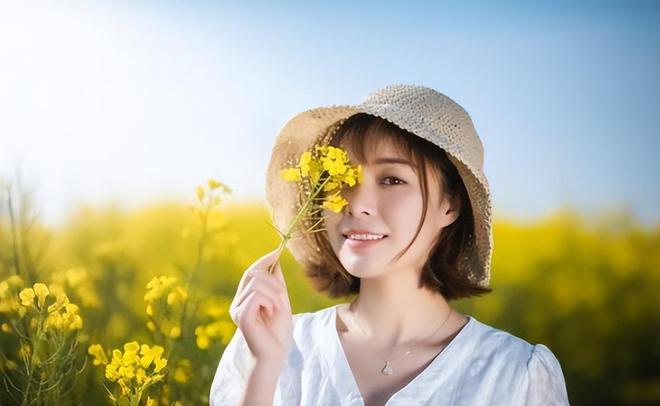 福氣滿滿！擁有這5大面相特徵的女人，天生自帶貴氣