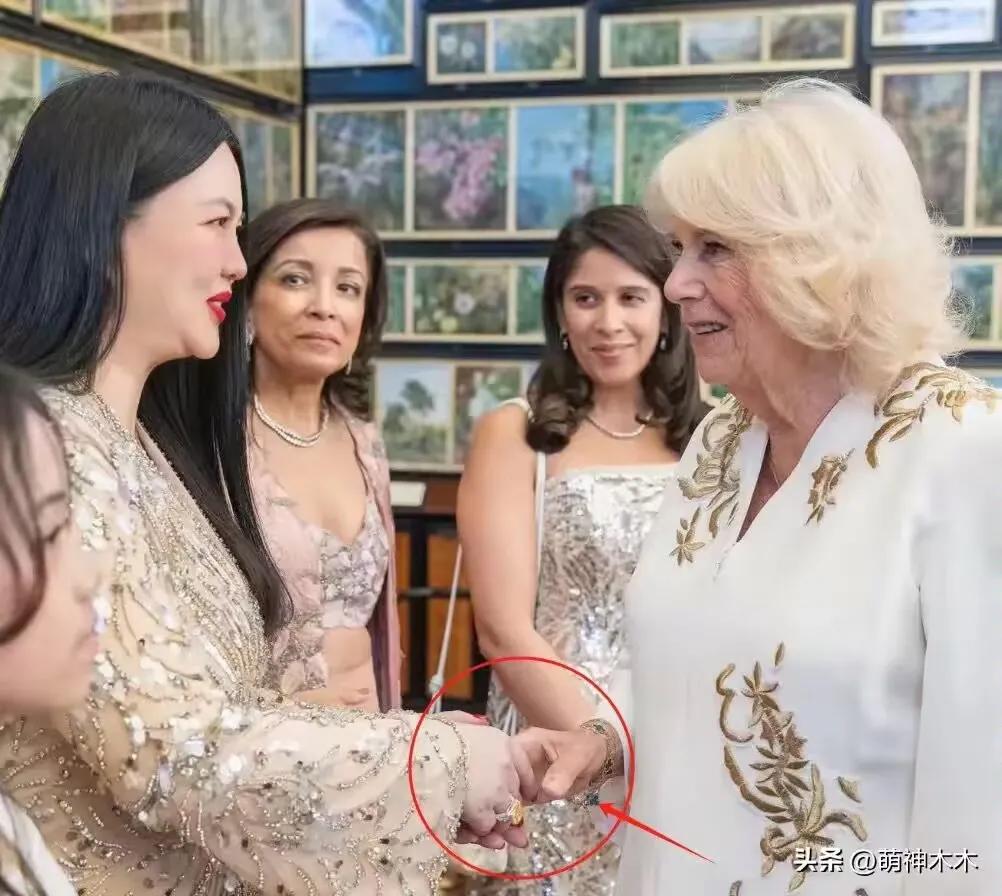 昔日女神走樣？44歲資深女星「黑裙長靴秀美腿」被酸發福　不糾結身材「一上台網全跪了」：胖得太美了
