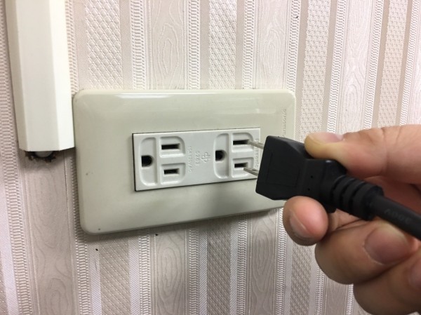 出門拔插頭省電？經濟部解答「關鍵要看這處」：拔錯也省不了電