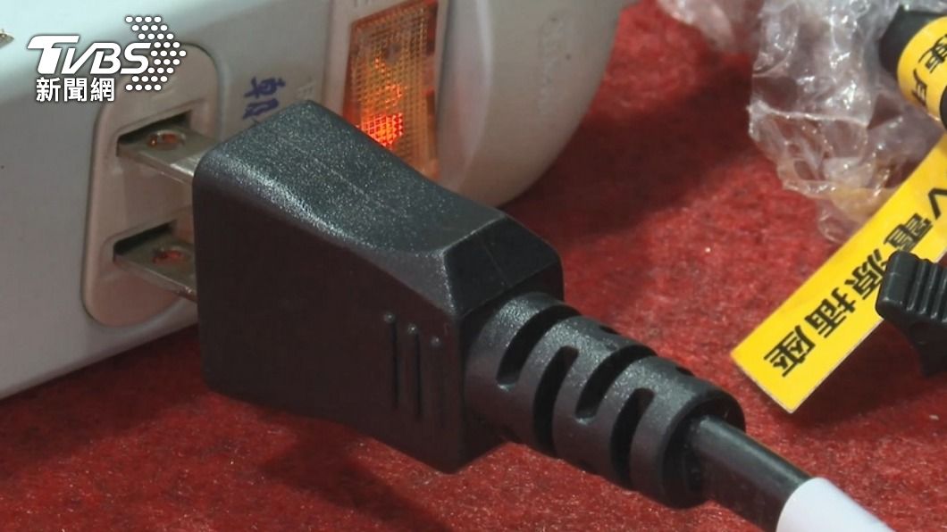 出門拔插頭省電？經濟部解答「關鍵要看這處」：拔錯也省不了電
