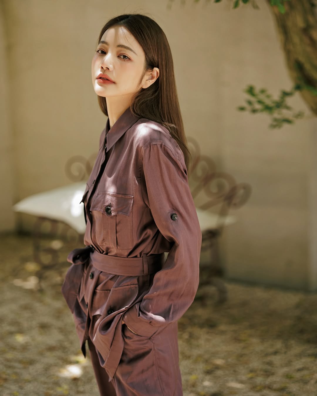 妹妹是知名女星！49歲凍齡姊姊「絕佳美貌紅到國外」　一往下「超性感小蠻腰」太犯規