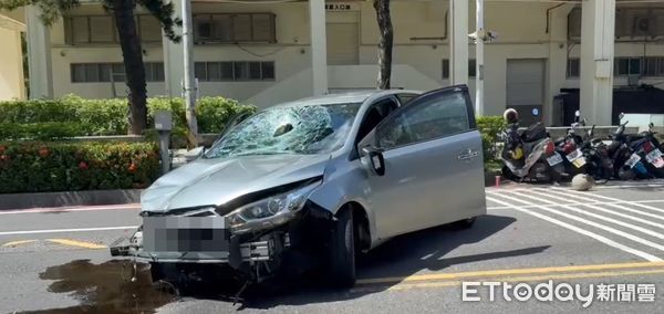快訊／又是高齡駕車！台南78歲婦「成大旁猛撞29車」...1人命危搶救中