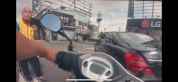 57歲八點檔男星「開車遭警攔查」當場爆氣　開直播飆罵「你哪個單位的？」下場慘了