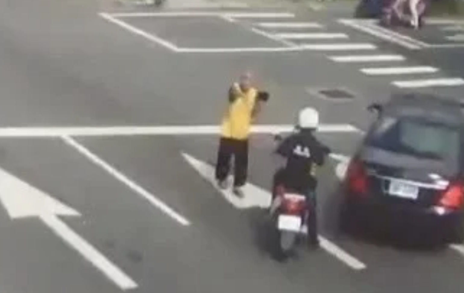 57歲八點檔男星「開車遭警攔查」當場爆氣　開直播飆罵「你哪個單位的？」下場慘了
