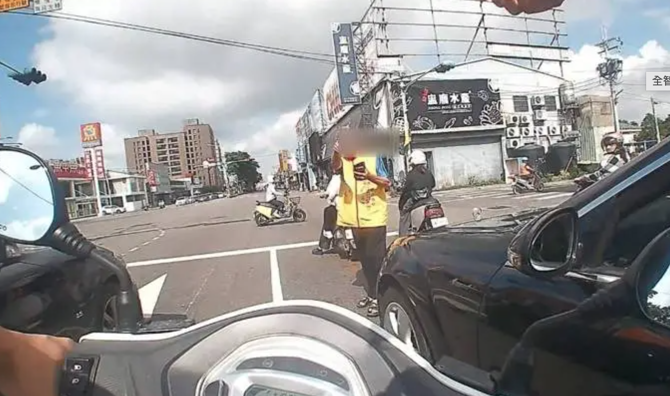 57歲八點檔男星「開車遭警攔查」當場爆氣　開直播飆罵「你哪個單位的？」下場慘了