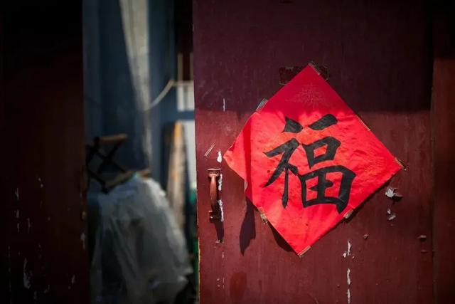 異性之間有一個玄學現象：人到晚年，還有異性接近你，值得珍惜