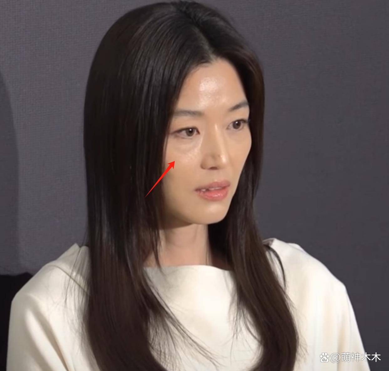 嫁百億丈夫！43歲天后罕露面「近照超憔悴」　「明顯眼袋、氣色蠟黃」女神也難抵歲月