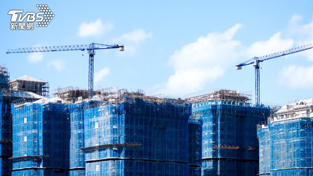 房市寒冬來襲！北部知名營造廠突宣佈10建案停工，專家憂「爛尾樓潮」將席捲全台