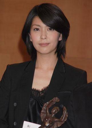 木村拓哉都為她心動！清純女星「卻嫁大16歲土大叔」連爸爸都嫌　如今「48歲卻活得精彩」