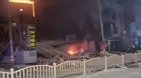 三層樓公寓氣爆！以為地震嚇壞「一樓直接清空」　緊急救援「死傷曝光」