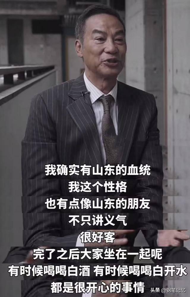 老當益壯！70歲影帝「回老家收割麥田」揮汗照曝光　「全身肌肉炸裂」驚呆網友：太強了～
