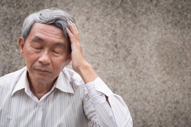 阿茲海默症的「元兇」找到了？想避免腦部退化「5類食物快忌口」：正致命傷害著你的大腦