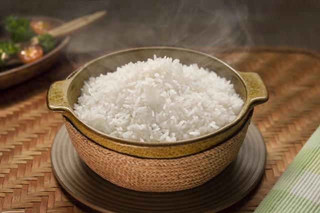 阿茲海默症的「元兇」找到了？想避免腦部退化「5類食物快忌口」：正致命傷害著你的大腦