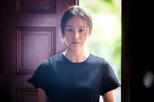 選黑婚紗被婆婆罵不吉利！婆婆要求撤照片「新娘委屈照做」　婚禮當天「看到婆婆服裝」人妻傻了